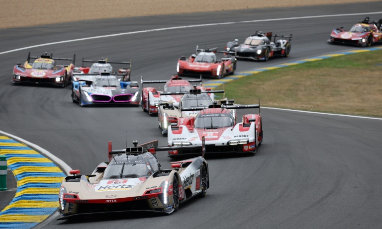 Départ des concurrents des 24h du Mans, le 14 juin 2025