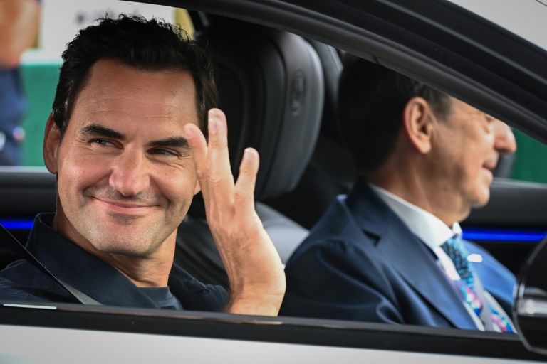 La légende du tennis Roger Federer, à son arrivée aux 24h du Mans pour en donner le départ, le 14 juin 2025