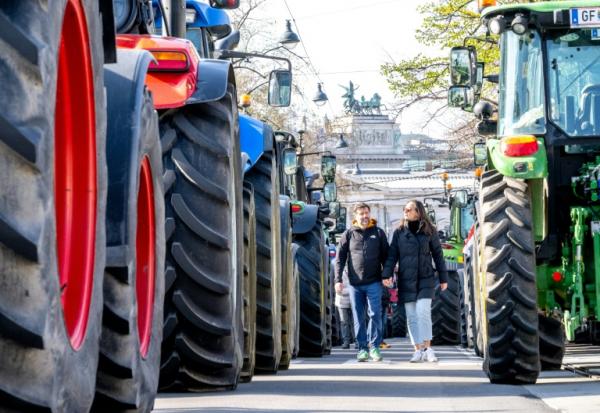 Manifestation d'agriculteurs à Vienne pour pour réclamer l'étiquetage de l'origine des produits, le 1er avril 2026