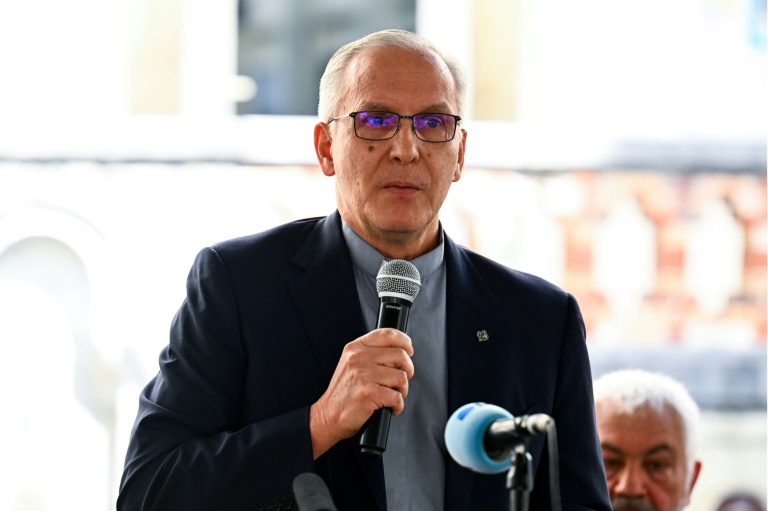 Gustavo Eduardo Agin, supérieur général des frères de Bétharram, fait une déclaration lors de la remise du rapport de la commission d'enquête de la FIJD sur le collège catholique 