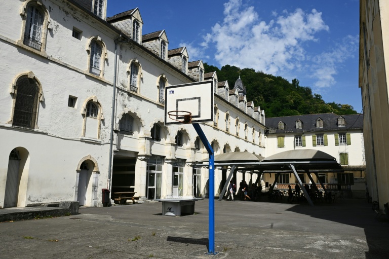 la cour du collège catholique 