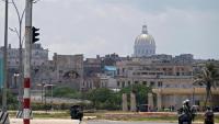 Un feu de circulation éteint dans une rue de La Havane lors d'une panne d'électricité nationale à Cuba, le 14 juillet 2026