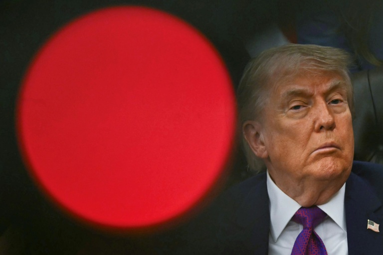 Le président américain Donald Trump dans le bureau ovale de la Maison Blanche, à Washington, le 11 mai 2026