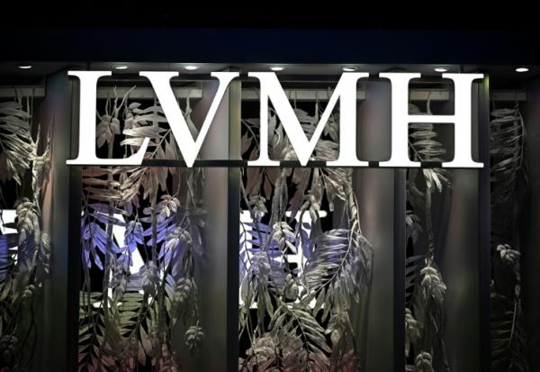 Les bénéfices sont en forte baisse pour LVMH ou Kering en 2025
