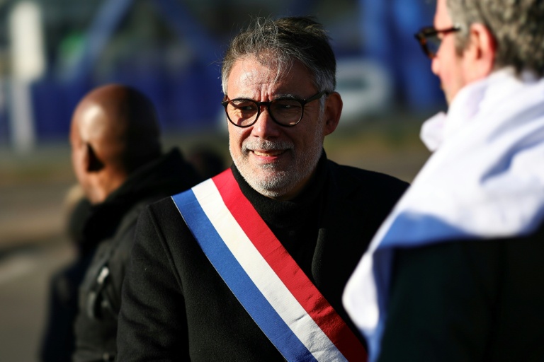 Le patron du PS Olivier Faure, à Marseille, le 22 novembre 2025 pour l'hommage à Mehdi Kessaci   assassiné à Marseille