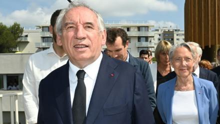 Le Premier ministre François Bayrou, à gauche et la ministre de l'Education Elisabeth Borne, à droite, à Montpellier le 6 juin 2025