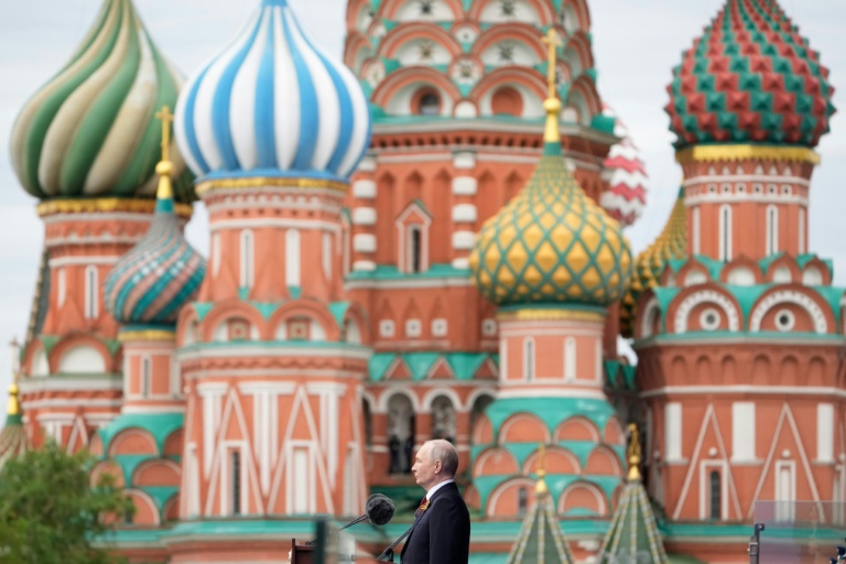 Le président russe Vladimir Poutine lors d'un discours sur la place Rouge pour les commémorations du 9-mai 1945, le 9 mai 2026 à Moscou