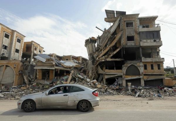 Des habitants de Nabatiyé, évacués lors des frappes israéliennes, reviennent dans la ville, le 17 avril 2026, après l'entrée en vigueur d'un cessez-le-feu 