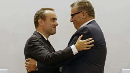 Le Premier ministre français Sébastien Lecornu (g) et son homologue marocain Aziz Akhannouch à l'issue d'une conférence de presse au ministère des Affaires étrangères à Rabat, le 16 juillet 2026 au Maroc