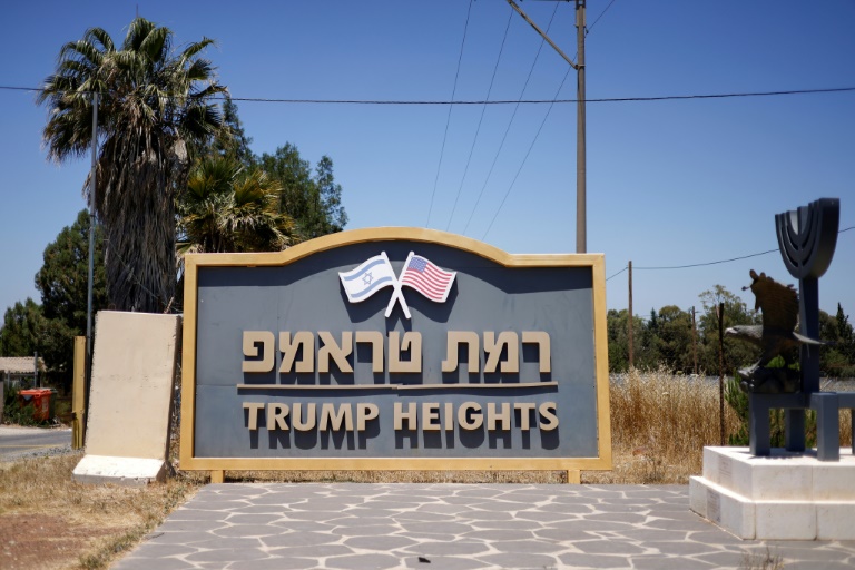 Panneau d'entrée de la colonie Trump Heights, le 19 juin 2026.