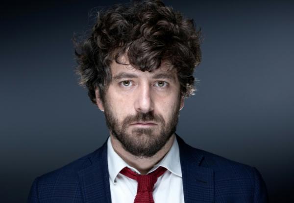L'écrivain français Abel Quentin pose à Paris le 19 octobre 2021