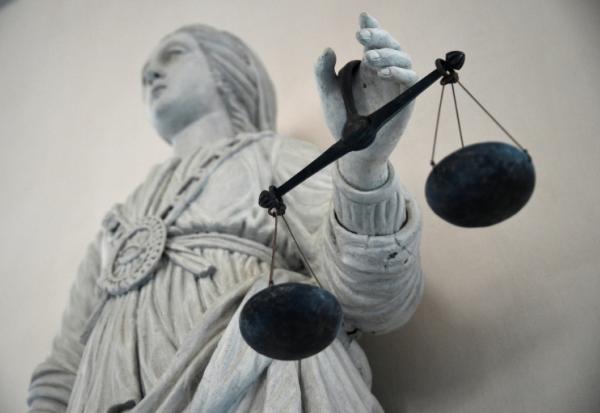 L'ancien maire du Kremlin-Bicêtre, Jean-Marc Nicolle, est jugé notamment pour corruption depuis mercredi matin devant le tribunal correctionnel de Créteil, soupçonné d'avoir financé son addiction aux paris hippiques aux frais de la ville et de son parti