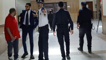 Des membres des forces de sécurité à la Cour d'appel de Casablanca pendant le procès de l'"Escobar du Sahara", le 25 juin 2026