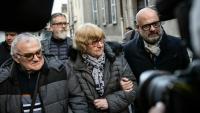 Jacqueline Jacob (c), son avocat Stéphane Giuranna (d) et son mari Marcel Jacob (g) arrivent à la cour d'appel de Dijon, le 24 octobre 2025