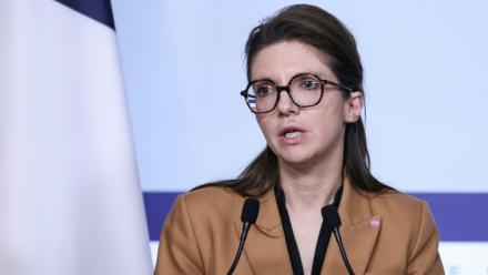 La ministre déléguée chargée de la Lutte contre les discriminations Aurore Bergé, lors d'une conéfrence de presse à l'Elysée, le 26 novembre 2025 à Paris