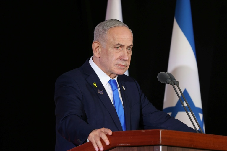 Le Premier ministre israélien Benjamin Netanyahu participe à une cérémonie commémorative nationale en hommage aux soldats tombés au combat pendant les deux années de guerre à Gaza, au cimetière militaire du Mont Herzl à Jérusalem, le 16 octobre 2025