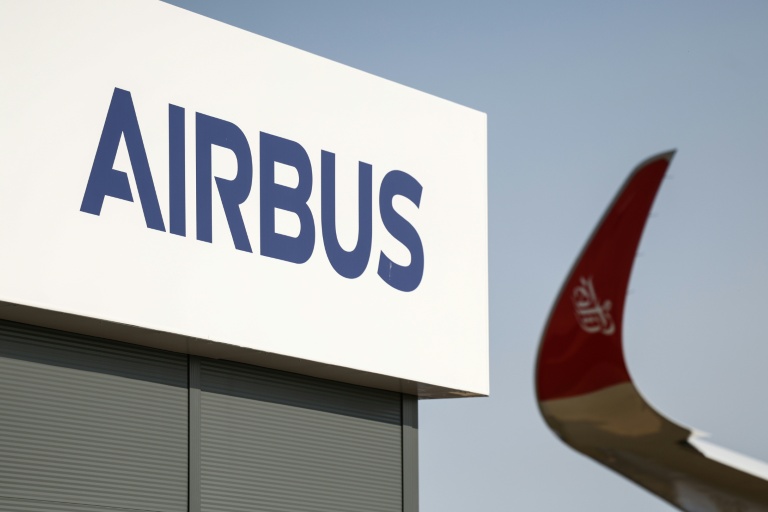 Logo d'Airbus au salon aéronautique de Farnborough, près de Londres, le 21 juillet 2026