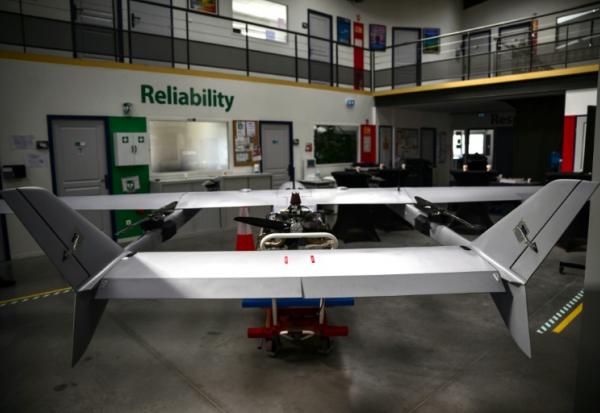 Un drone à l'usine Survey Copter, filiale d'Airbus, à Pierrelatte, le 31 mars 2026 dans la Drôme