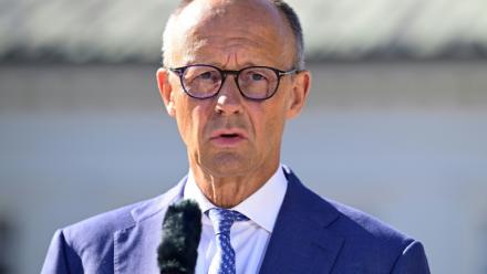 Le chancelier Friedrich Merz s'exprime lors d'un séminaire gouvernmental à Neuhardenberg, à l'est de Berlin, 25 août 2026