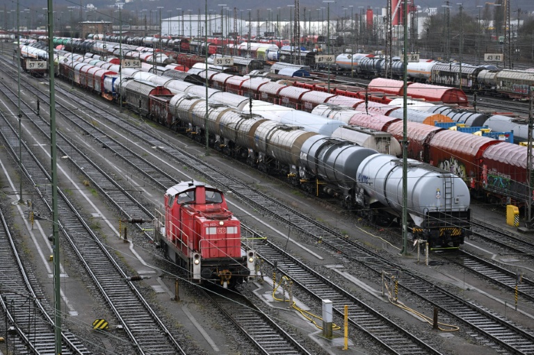 Trains de marchandises de la Deutsche Bahn, près de la gare de Hagen, le 11 mars 2024.