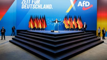 Alice Weidel, codirigeante du parti d'extrême droite Alternative pour l'Allemagne (AfD), s'adresse aux délégués lors d'un congrès du parti le 11 janvier 2025 à Riesa, dans l'est de l'Allemagne