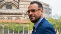 Sébastien Delogu, député "La France Insoumise - Nouveau Front Populaire", arrive pour une audition au commissariat de l'Évêché à Marseille, le 27 août 2026.