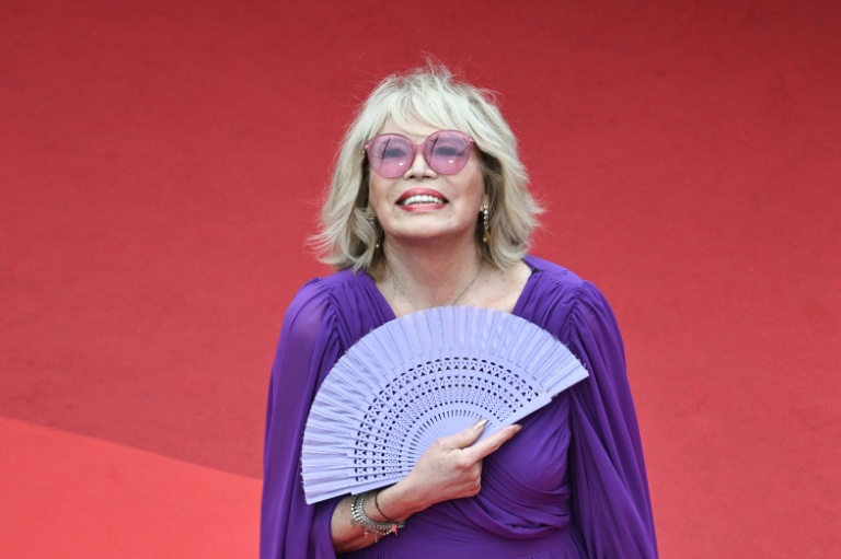La chanteuse et comédienne Amanda Lear au 75e festival de Cannes, le 22 mai 2022 