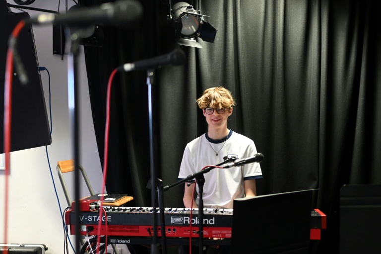 Luke Crown, étudiant en musique à la BRIT School de Croydon, dans le sud de Londres, le 14 avril 2026