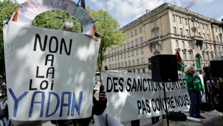 Manifestation contre la proposition de loi Yadan devant l'Assemblée nationale, le 16 avril 2026 à Paris