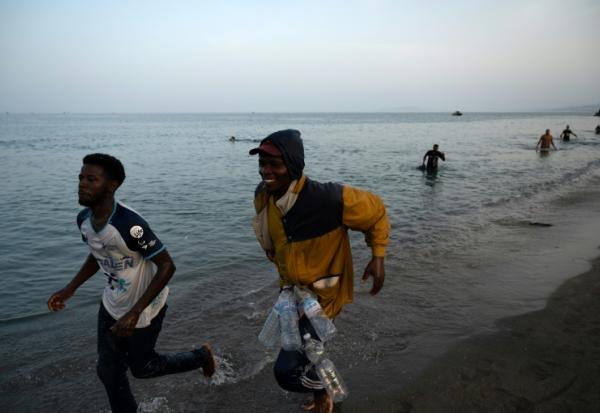 Des migrants arrivent dans l'enclave espagnole de Ceuta, le 31 juillet 2026