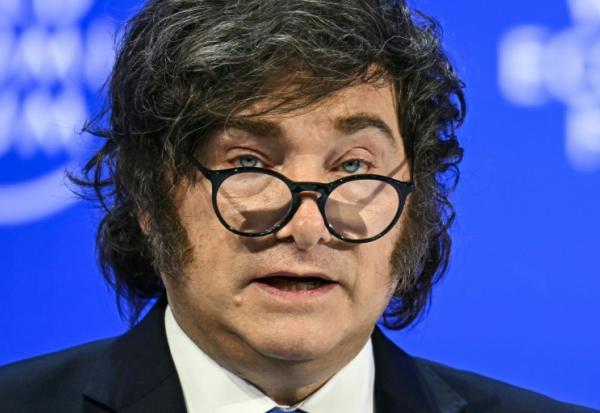 Le président argentin Javier Milei s'exprime lors de la réunion annuelle du Forum économique mondial à Davos, en Suisse, le 21 janvier 2026