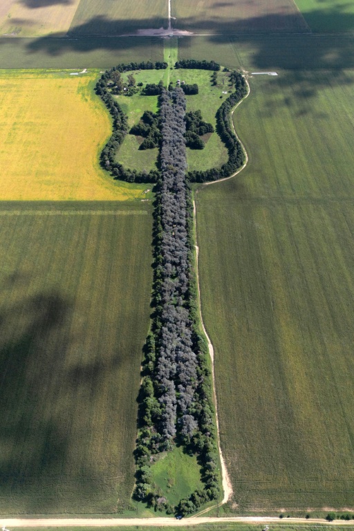 Vue aérienne de l'Estancia La Guitarra (la Ferme de la guitare), entourée de champs de maïs, près de General Levalle, dans le sud de la province de Cordoba, en Argentine, le 30 mars 2026