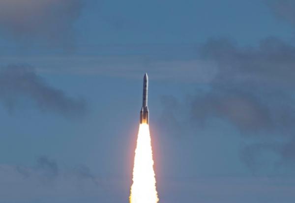 La fusée Ariane 6 d'Arianespace transportant 36 satellites de la constellation Amazon Leo, le 17 juin 2026 à Kourou, en Guyane