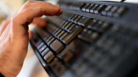 Le parquet de Paris ouvre une enquête pour retrouver les auteurs d'une "nouvelle vague" de cyberharcèlement visant le juge Youssef Badr, après la publication d'un numéro du magazine Frontières