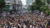 Des milliers de personnes réunies le 5 septembre 2026 à Dacca, point de départ d'une manifestation en direction de la ville portuaire de Chittagong (sud) pour dénoncer les pénuries persistantes de gaz, d'électricité et d'engrais au Bangladesh