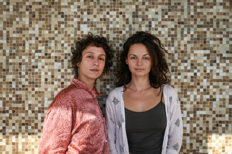 La biologiste Rebeca Mateus (g) et Catarina Rosa, membres de l'association 