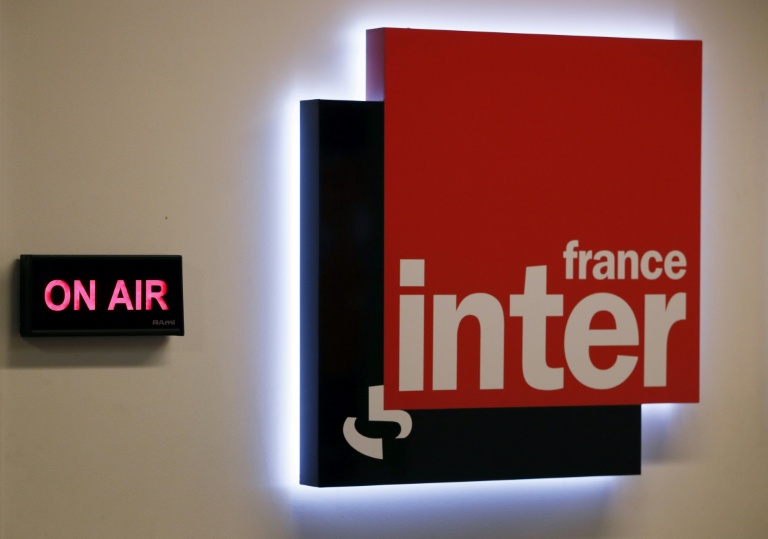 La station publique France Inter a maintenu sa forte avance en tête des audiences radio de janvier à mars 2026 avec 7,1 millions d'auditeurs quotidiens, en léger recul mais loin devant RTL et franceinfo, tandis qu'Europe 1 stagne, selon Médiamétrie