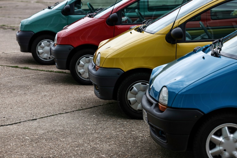 Voitures Renault Twingo à Chambley-Bussières (Meurthe-et-Moselle) en août 2023