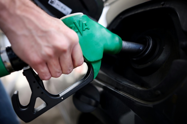 Le budget mensuel que les conducteurs de voitures à essence consacrent au carburant est désormais presque trois fois plus élevé que les dépenses d'énergie des propriétaires de voitures électriques