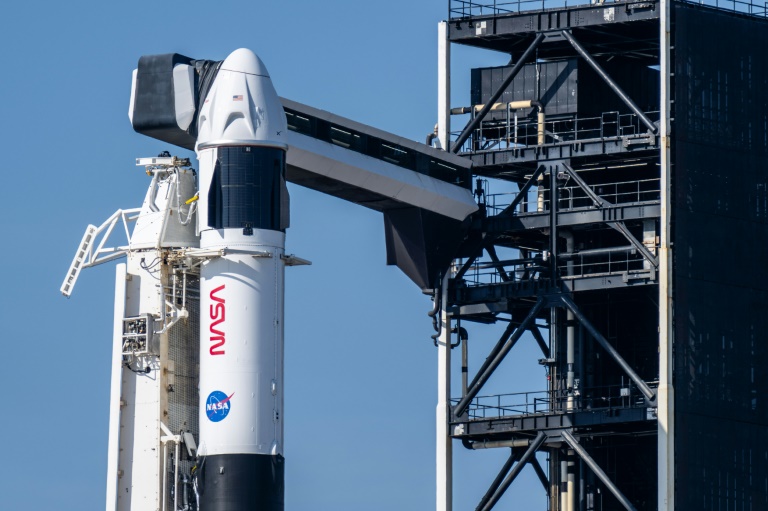 La fusée Falcon 9 et la capsule Dragon de SpaceX avant un lancement au centre spatial Kennedy de la Nasa, le 14 mars 2025 à Cap Canaveral, en Floride
