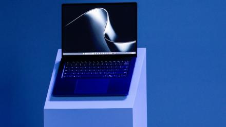 Microsoft présente le Surface Laptop Ultra, équipé de la technologie Nvidia RTX Spark, le 7 octobre 2026 à San Francisco, en Californie