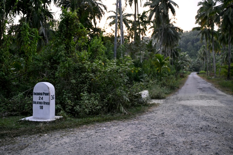 Une route près du village de Campbell Bay sur l'île de Grande Nicobar, dans l'archipel indien des Andaman-et-Nicobar, le 26 mars 2026 
