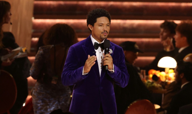 L'animateur de la 68e édition des Grammy Awards, l'humoriste Trevor Noah, le 1er février 2026 à Los Angeles, en Californie