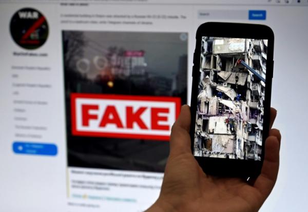 Une vague de fausses vidéos générées par l'IA s'est répandue sur les réseaux sociaux alors que les combats continuent entre Kiev et Moscou pour le contrôle de Pokrovsk et sur le front de l'Est en Ukraine