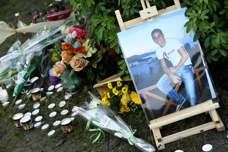 Hommage à Ilan Halimi le 13 février 2019 à Sainte-Geneviève-des-Bois, en Essonne, deux jours après que deux arbres plantés en son honneur y ont été vandalisés