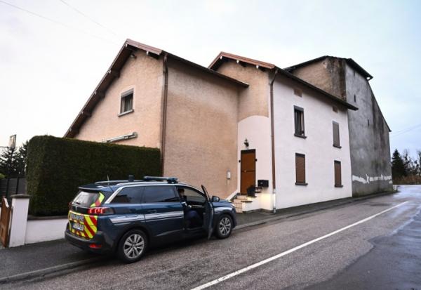 Vue prise le 12 février 2026 de la maison où ont été retrouvés les corps congelés de deux nourrissons à Ailleviller-et-Lyaumont (Haute-Saône)