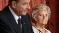 L'ex-président français Jacques Chirac s'exprime aux côtés de son épouse Bernadette, le 5 mai 2006  à Paris