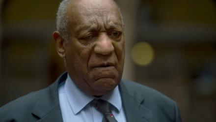 Bill Cosby s'adresse aux médias à sa sortie du palais de justice du comté d'Allegheny, le 24 mai 2017 à Pittsburgh, en Pennsylvanie