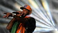 Le rappeur français Booba sur la scène du Festival des Musiques Urbaines d'Anoumabo, à Abidjan, le 30 avril 2023 en Côte d'Ivoire
