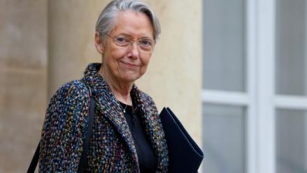 La ministre démissionnaire de l'Education et ancienne Première ministre Elisabeth Borne à Paris, le 5 février 2025